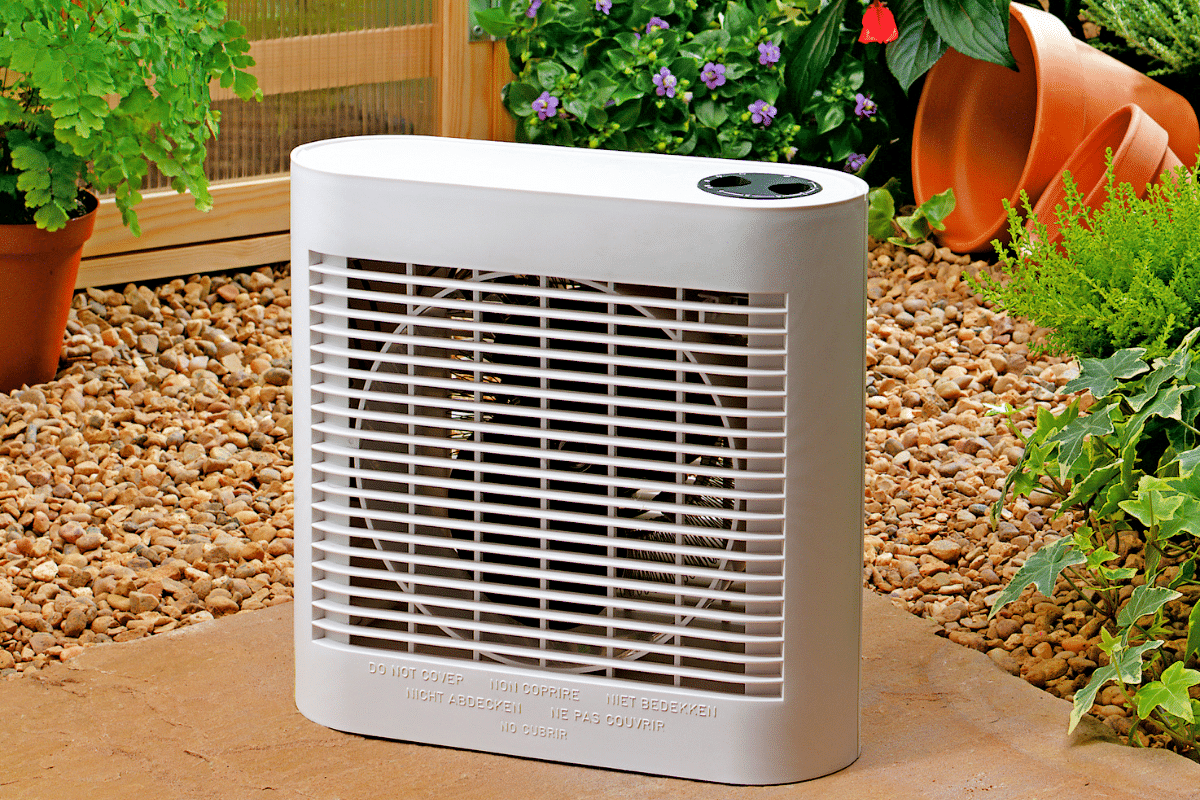 J’ai fait cette erreur avec mon ventilateur au jardin et ça a empiré la chaleur : à éviter absolument